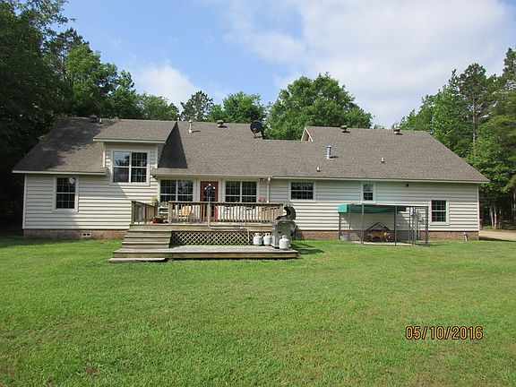 Backyard : Large deck with dog kennel