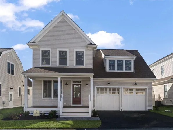 11 Lookout Ln, Portsmouth, RI 02871