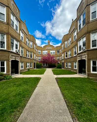 Addison and Cicero Court Yard Photo 1