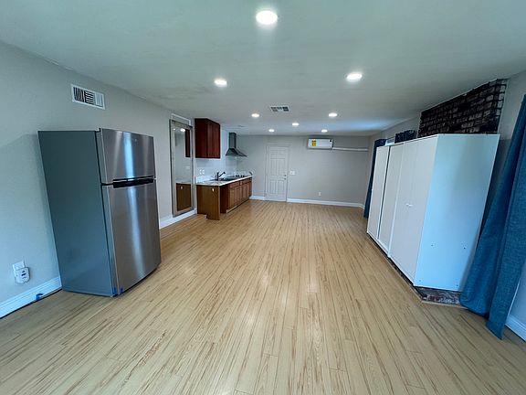 4th image of 9251 Shannon Ave