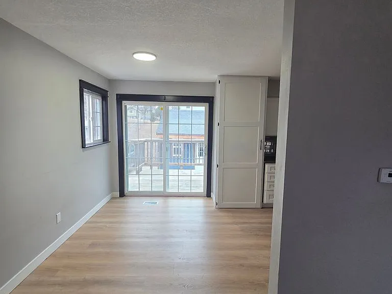 215 Knoll Dr — Photo 8