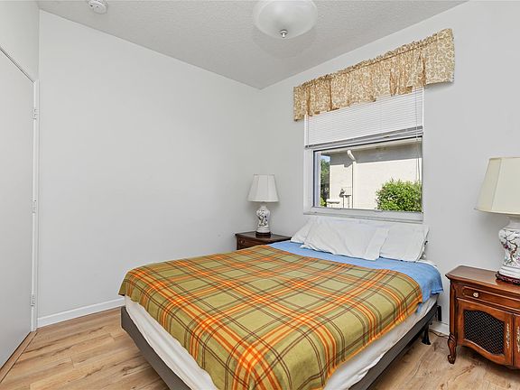 4th image of 857 NW 133rd Avenue