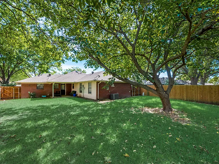 406 Dogwood Trl — Photo 21