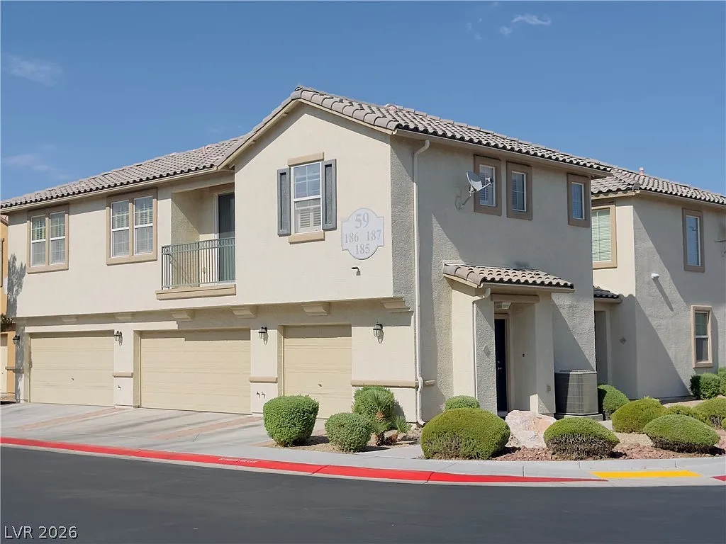 2 bed, 2.0 bath, 1220 sqft, $2,350 — Photo 2