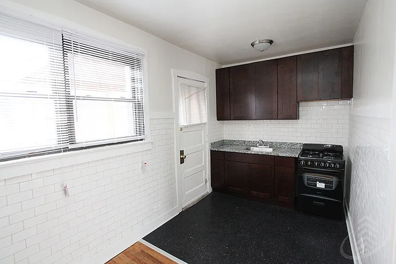 2 bed, 1.0 bath, 1200 sqft, $1,650 — Photo 2