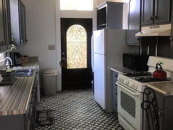 2nd image of 2620 Desoto St #1