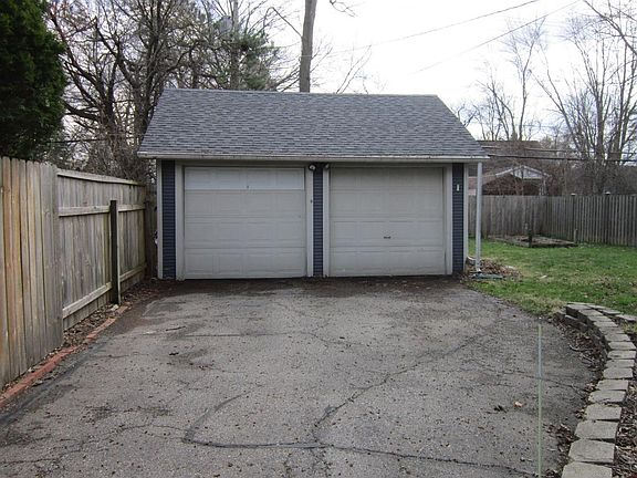 3rd image of 1115 Pearl St