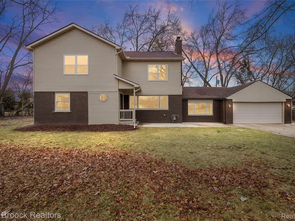 17348 Hilton St, Southfield, MI 48075