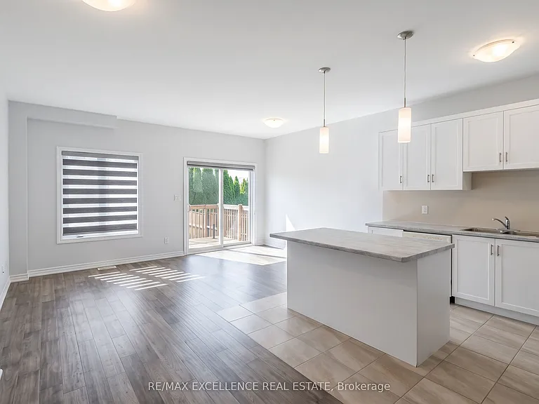 186 Louise St — Photo 3