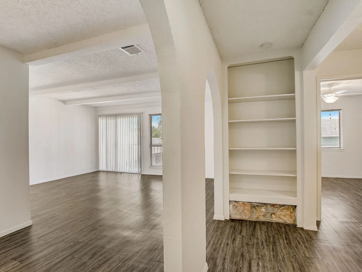 The Oaks Apartments — Photo 2