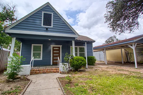 2511 W Lovers Ln Photo 1