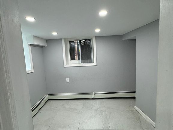 2nd image of 525 Underhill Ave
