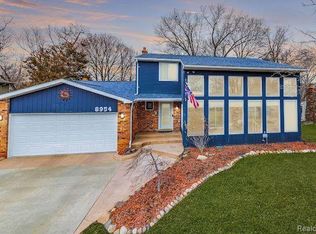 8954 Glasgow Dr, White Lake, MI