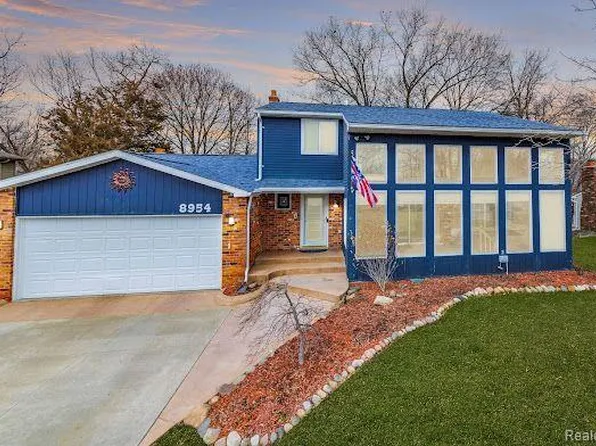 8954 Glasgow Dr, White Lake, MI 48386