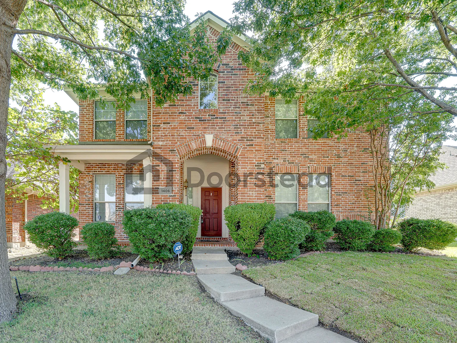 4 bed, 2.5 bath, 2572 sqft, $3,050 — Photo 1