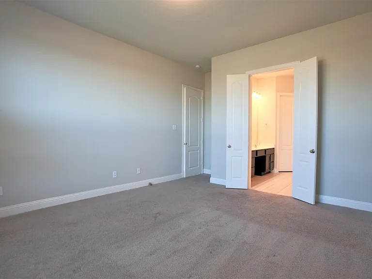 219 Lexington Ave — Photo 11