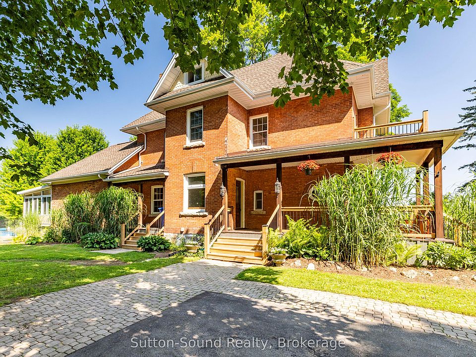 1st image of 296 Garafraxa St