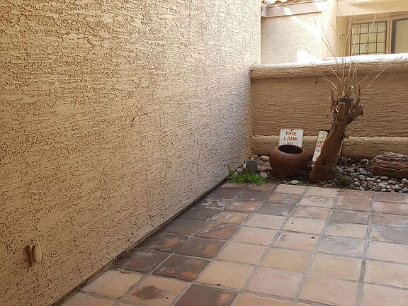 2nd image of 1001 N Pasadena St Unit 181