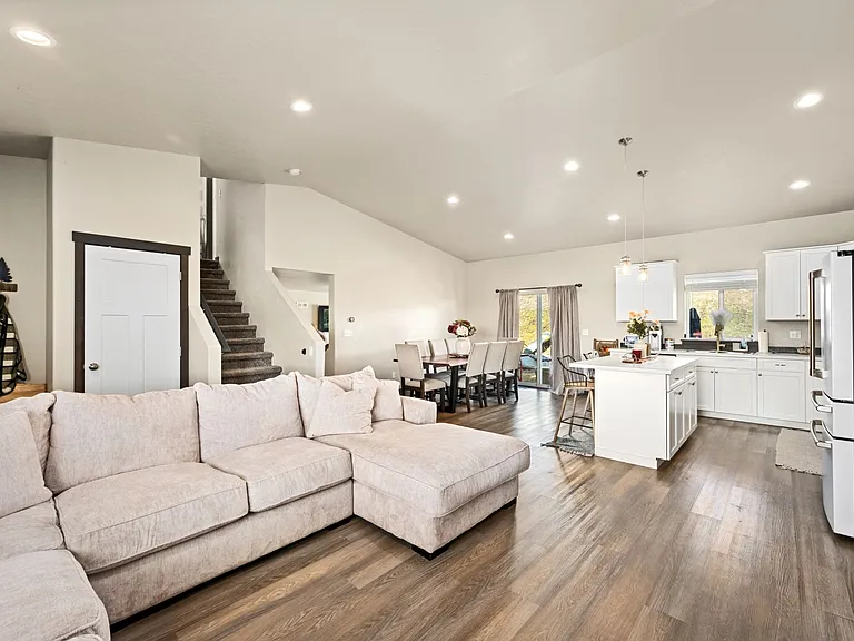 12750 N Cavanaugh Dr — Photo 3