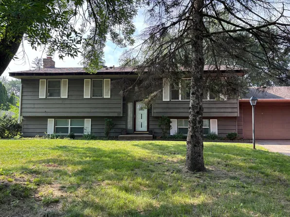 605 E 131st St, Burnsville, MN 55337