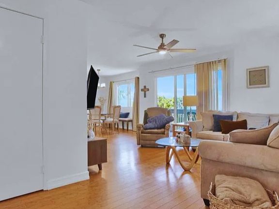 4th image of 4276 Buena St #172