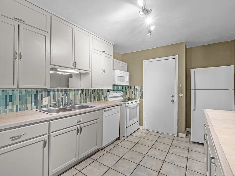4723 Victor St #D — Photo 6