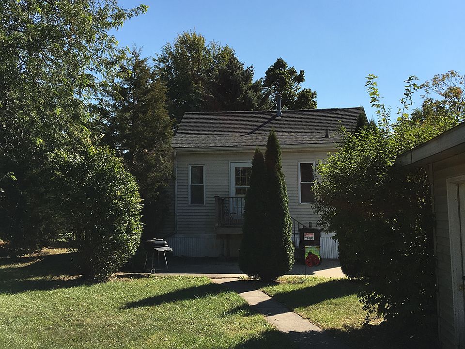 2nd image of 805 Queen St