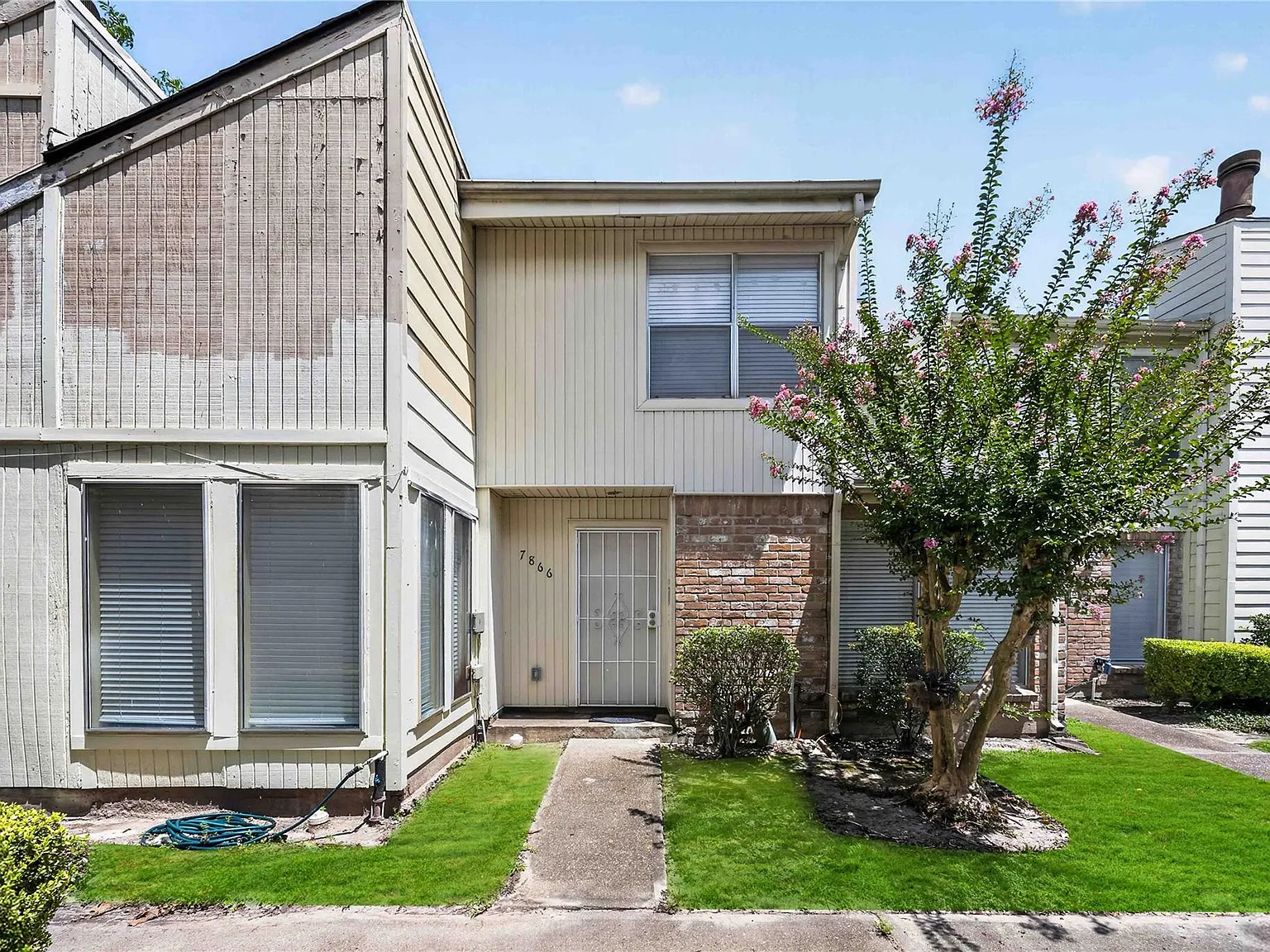 3 bed, 2.5 bath, 1806 sqft, $1,800 — Photo 1