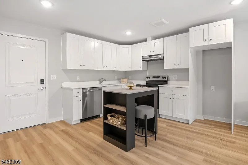 1 bed, 600 sqft, $2,000 — Photo 2
