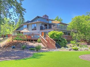 575 Sky Crest Dr, Grants Pass, OR 97527