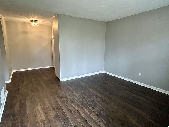 4th image of 4110 Clairmont Ave S APT N
