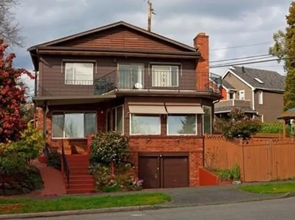3422 NE Blakeley St, Seattle, WA 98105