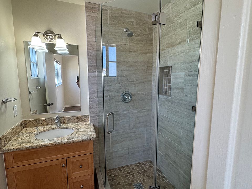 1st image of 1048 W 18th St APT A