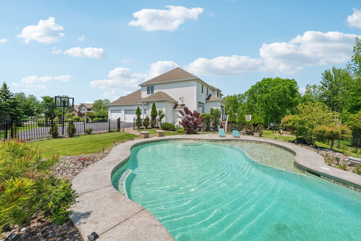 Fairmeadow Ct-0306-095
