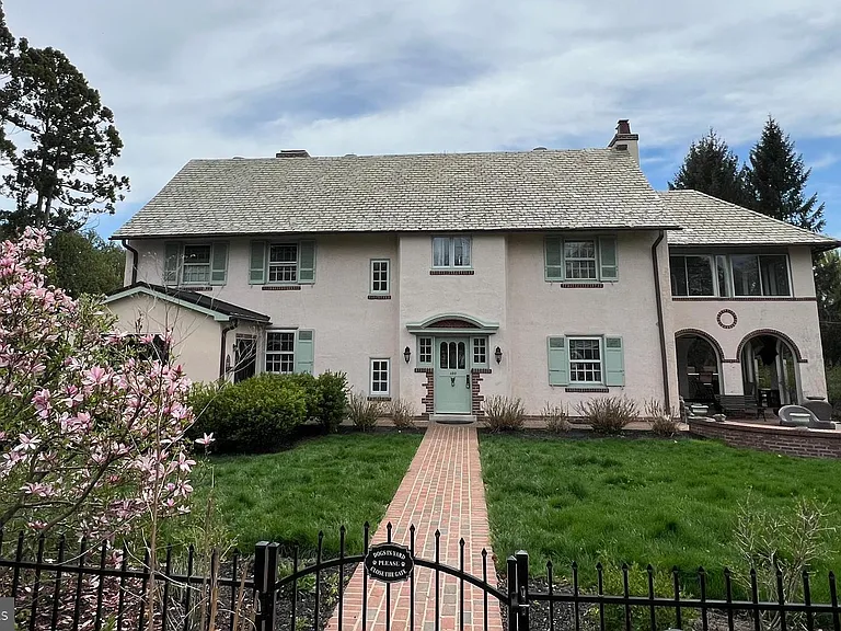 490 Bancroft Rd — Photo 1