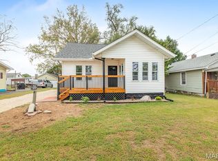 130 Harnett Ave, Wood River, IL 62095