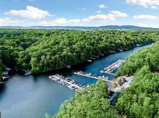 225 Southwood Dr, Cross Junction, VA 22625