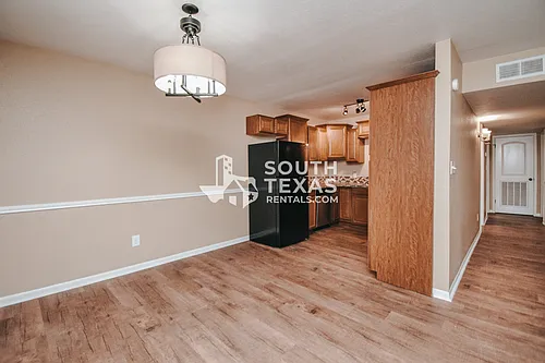 603-702 Sherwood Dr Photo 1