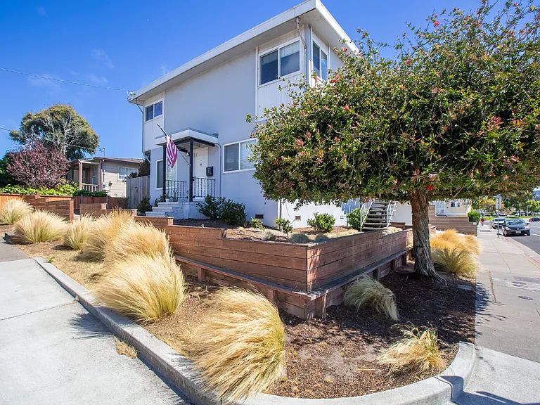 Impeccably Maintained 3-Unit Boutique Apartment Building
