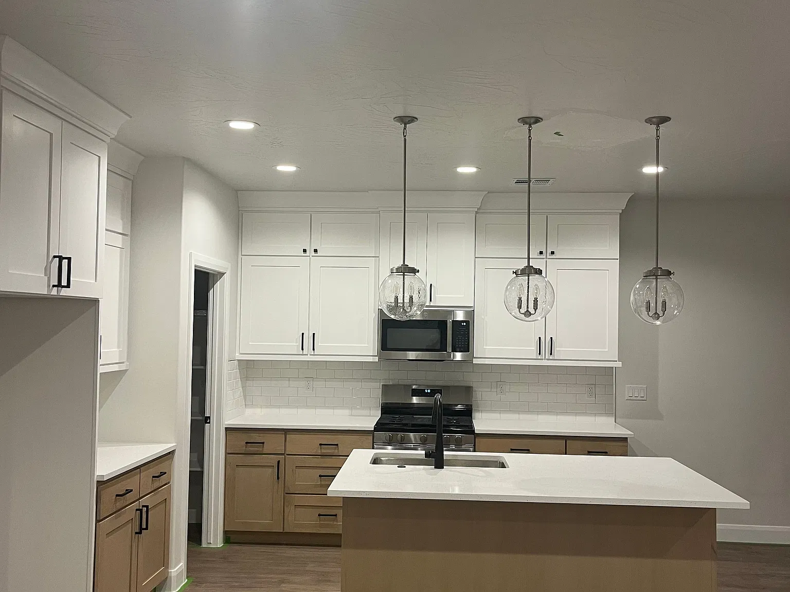 Spacious new home with views — Photo 3