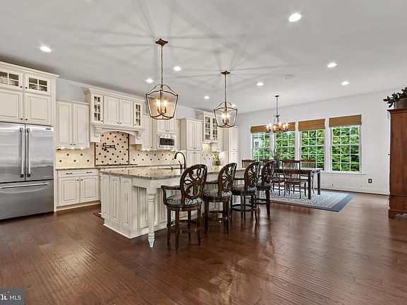 4th image of 1384 Bishop Crest Ct