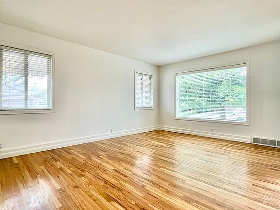 3rd image of 1922 E Hillcrest Ave #4B-2BA-2200SQFT