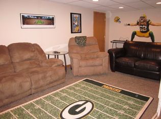 6283 Thorncrest Dr, Greendale, WI 53129