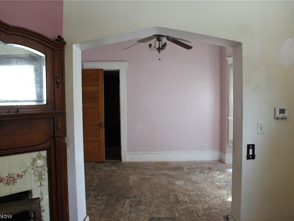 4th image of 3261 Scranton Rd