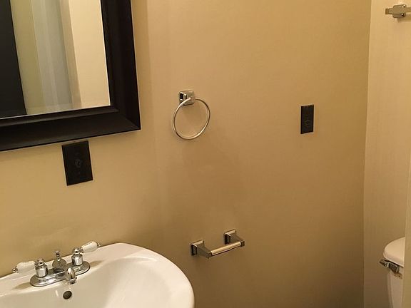 3rd image of 427 Poplar St #427