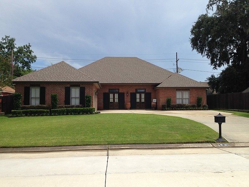 1st image of 31 Oakley Dr