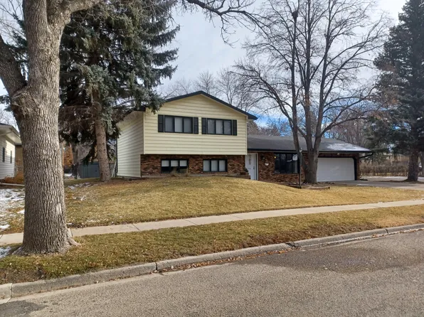 1621 S 8th St, Aberdeen, SD 57401