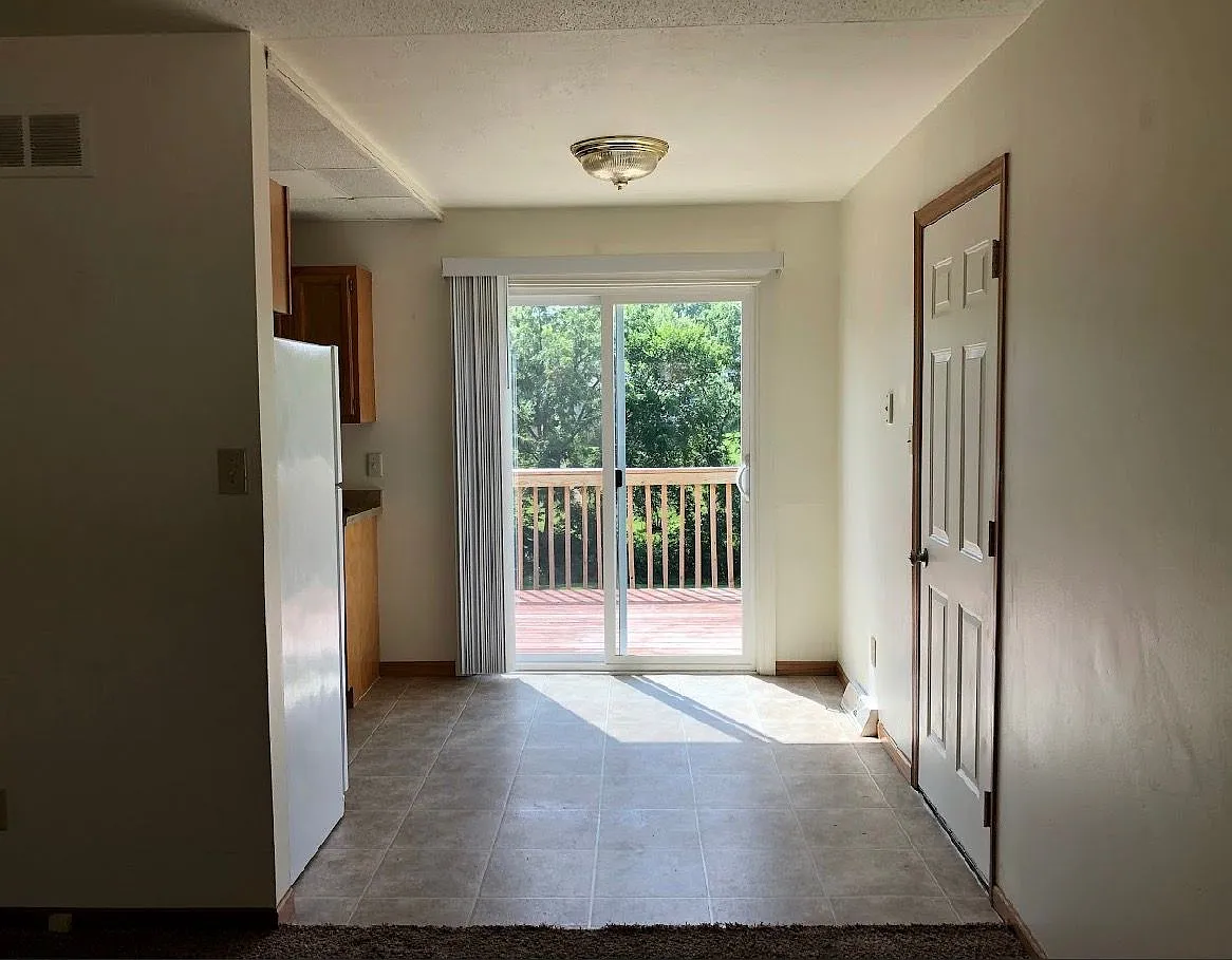 3 bed, 2.0 bath, 900 sqft, $1,400 — Photo 2