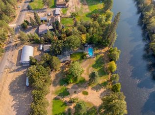 1205 Old Ferry Rd, Shady Cove, OR 97539