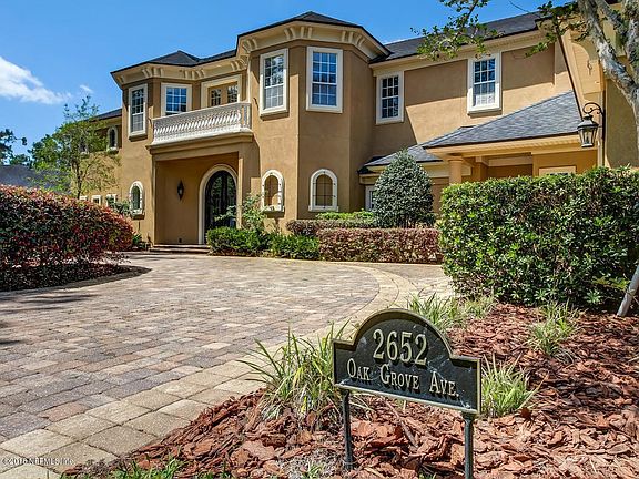 Welcome home to 2652 Oakgrove